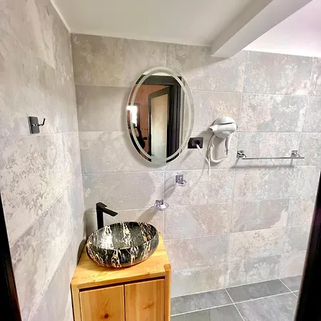 Dimal Berat בית נופש